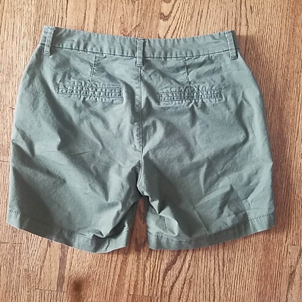 Green everday shorts size 0 - Picture 2 of 4
